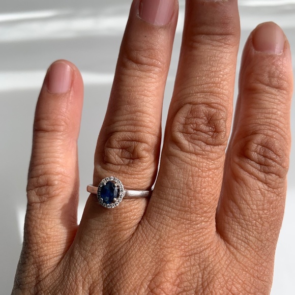 Size 7 - 14K White Gold Natural Blue Sapphire + Diamonds Vintage Petite Ring - Picture 4 of 6